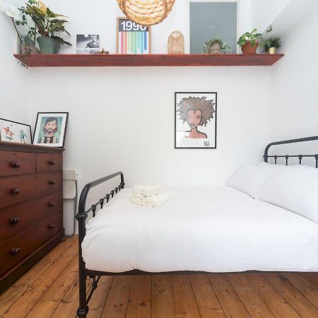 Pass The Keys Rustic And Quirky Flat In Charming Charlton Village Londra Esterno foto
