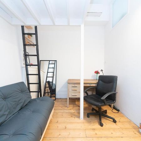 Pass The Keys Rustic And Quirky Flat In Charming Charlton Village Londra Esterno foto