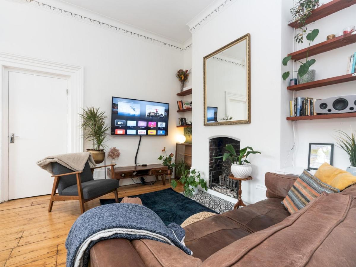 Pass The Keys Rustic And Quirky Flat In Charming Charlton Village Londra Esterno foto