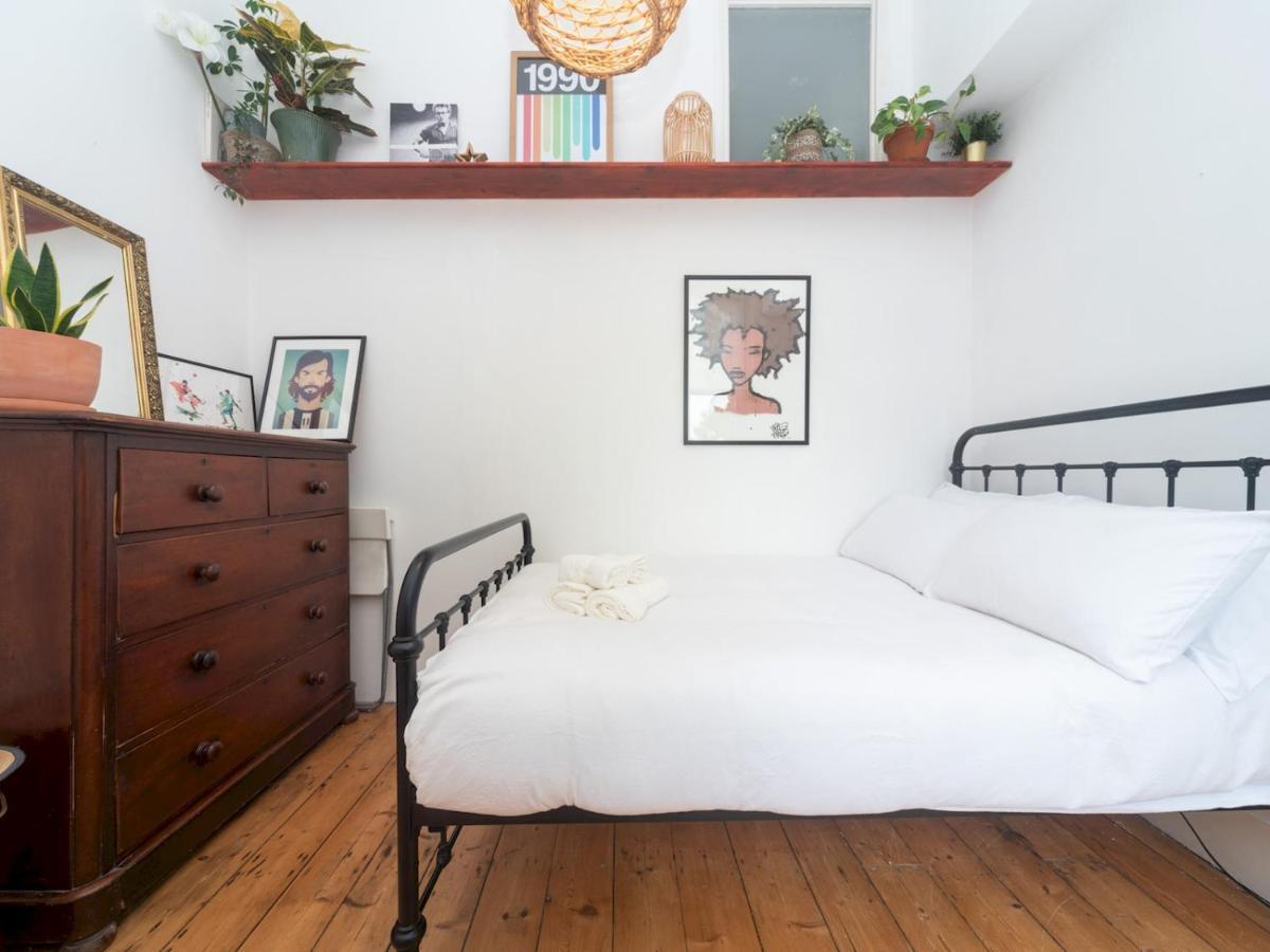 Pass The Keys Rustic And Quirky Flat In Charming Charlton Village Londra Esterno foto