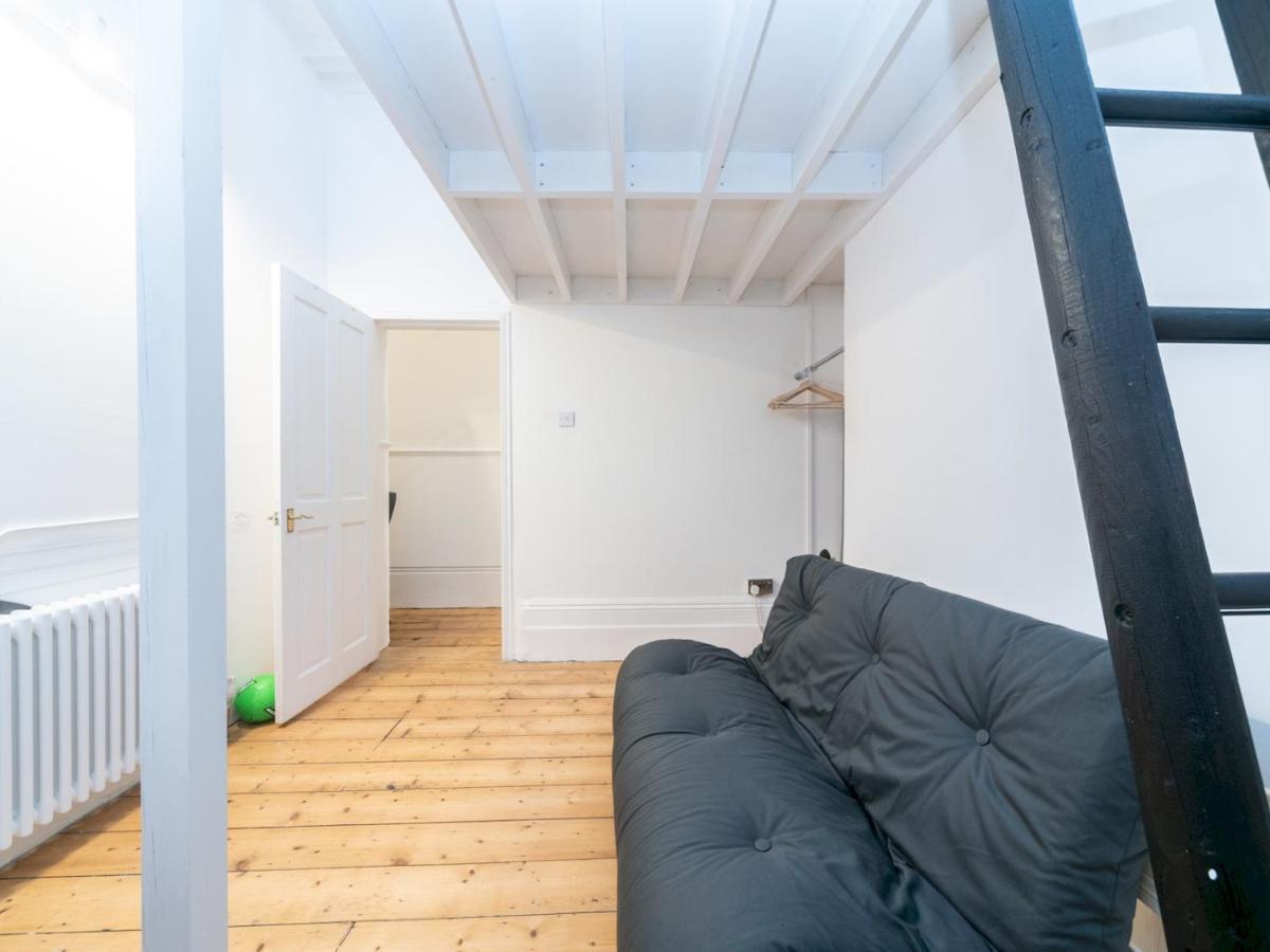 Pass The Keys Rustic And Quirky Flat In Charming Charlton Village Londra Esterno foto