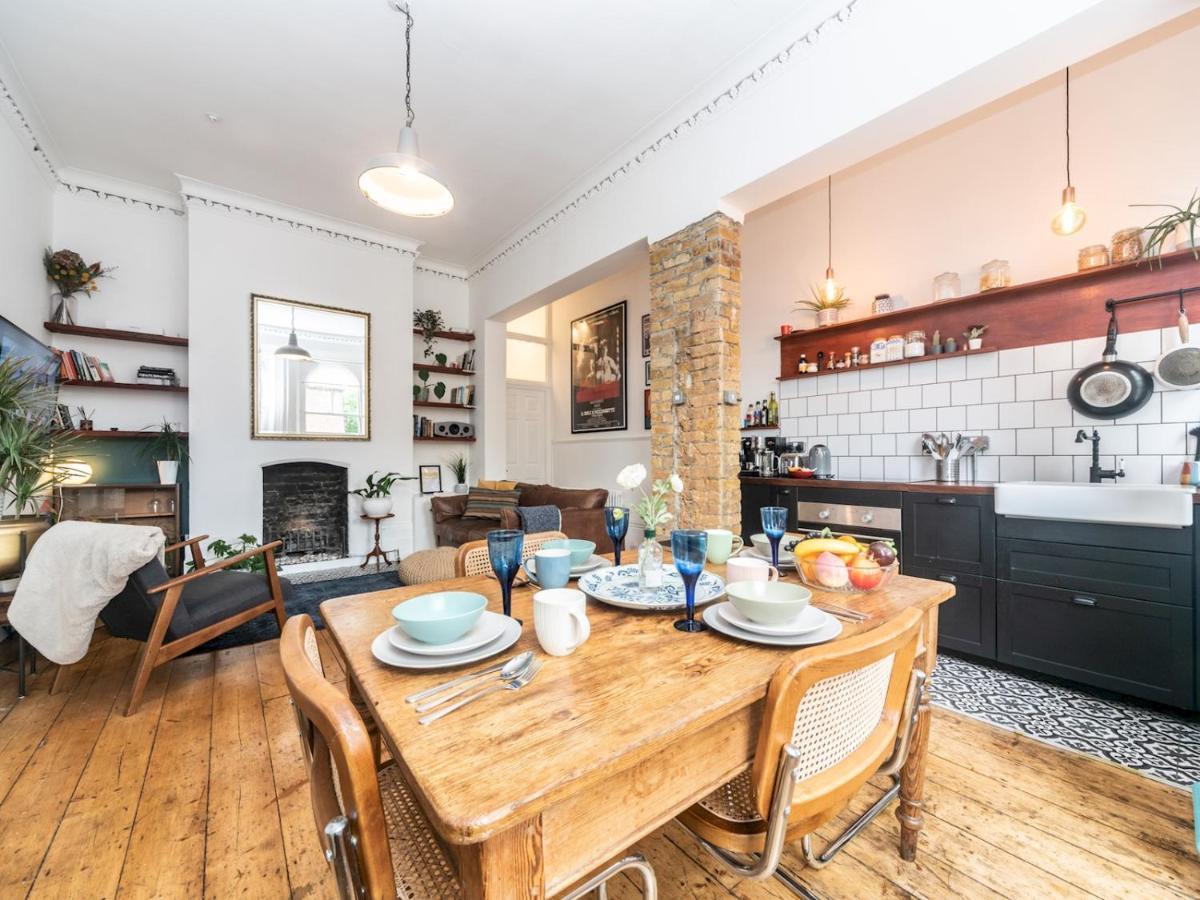 Pass The Keys Rustic And Quirky Flat In Charming Charlton Village Londra Esterno foto