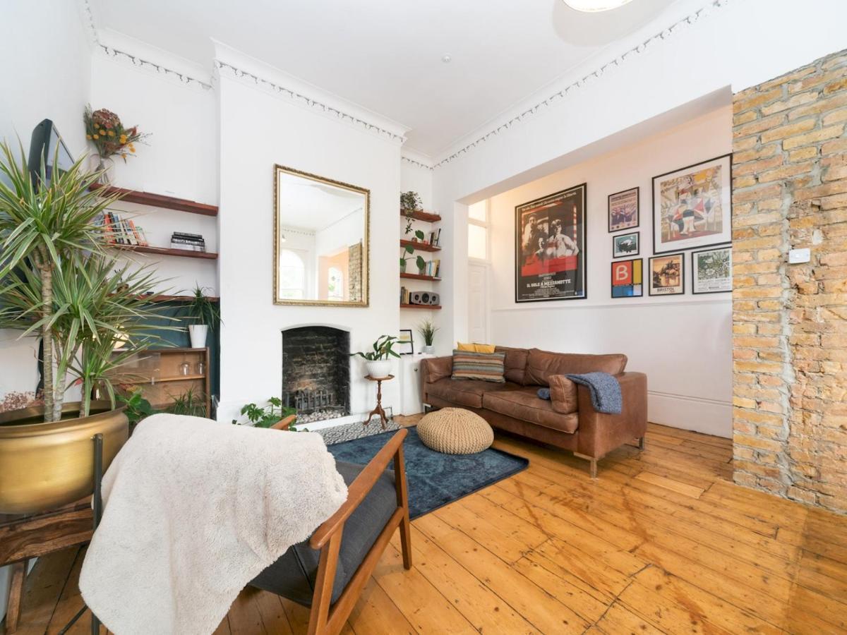 Pass The Keys Rustic And Quirky Flat In Charming Charlton Village Londra Esterno foto