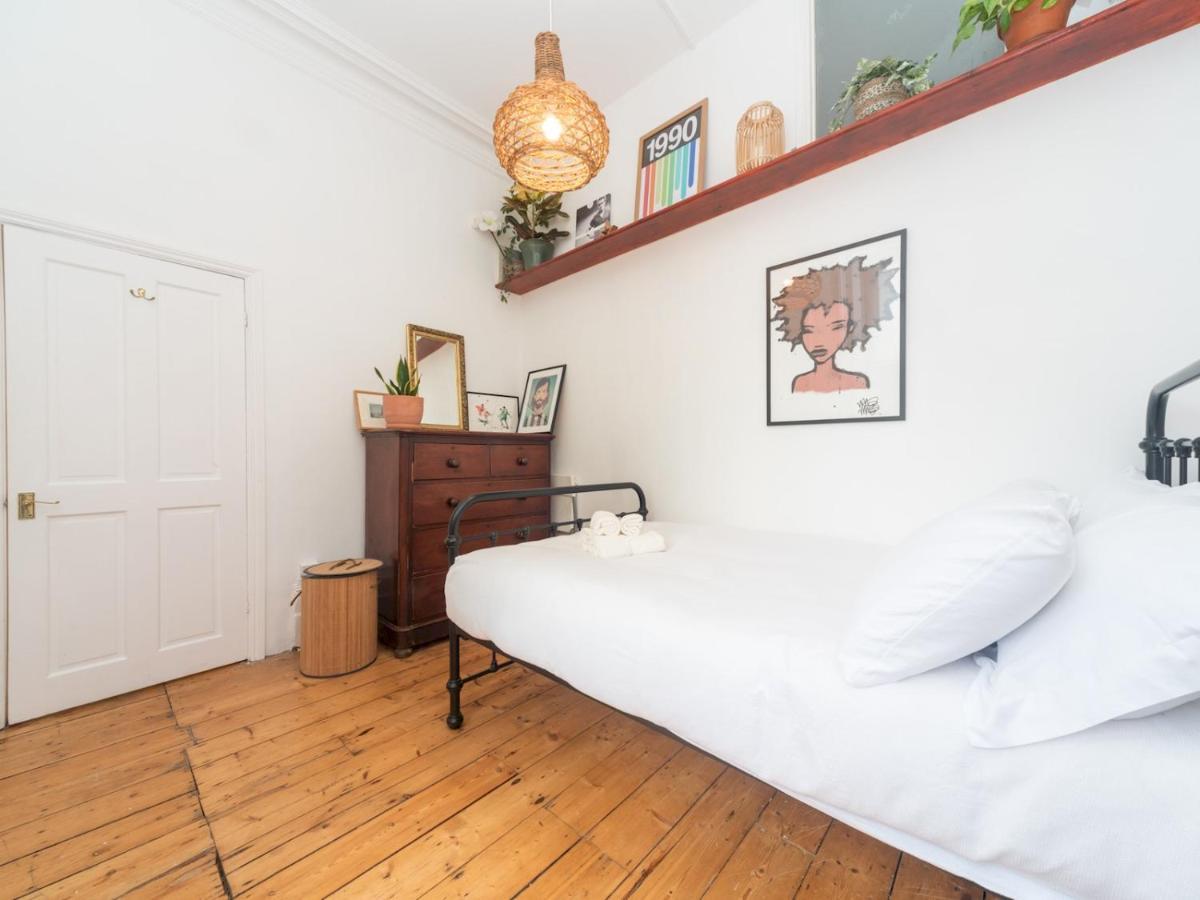 Pass The Keys Rustic And Quirky Flat In Charming Charlton Village Londra Esterno foto