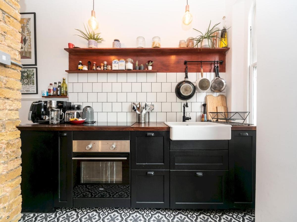 Pass The Keys Rustic And Quirky Flat In Charming Charlton Village Londra Esterno foto