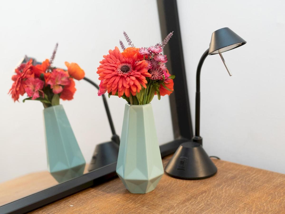 Pass The Keys Rustic And Quirky Flat In Charming Charlton Village Londra Esterno foto