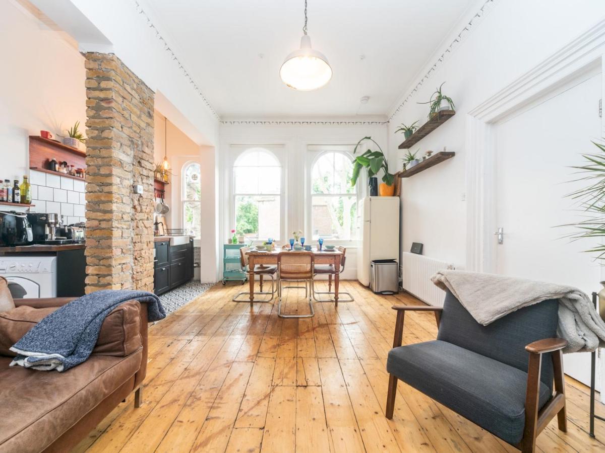 Pass The Keys Rustic And Quirky Flat In Charming Charlton Village Londra Esterno foto