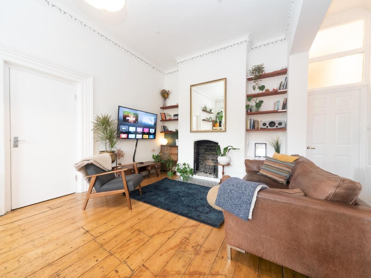 Pass The Keys Rustic And Quirky Flat In Charming Charlton Village Londra Esterno foto