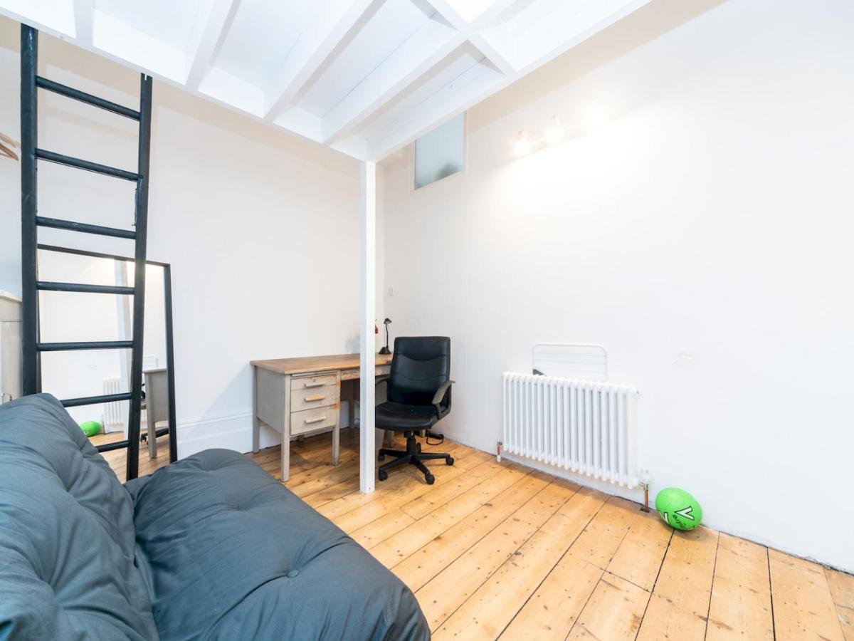 Pass The Keys Rustic And Quirky Flat In Charming Charlton Village Londra Esterno foto