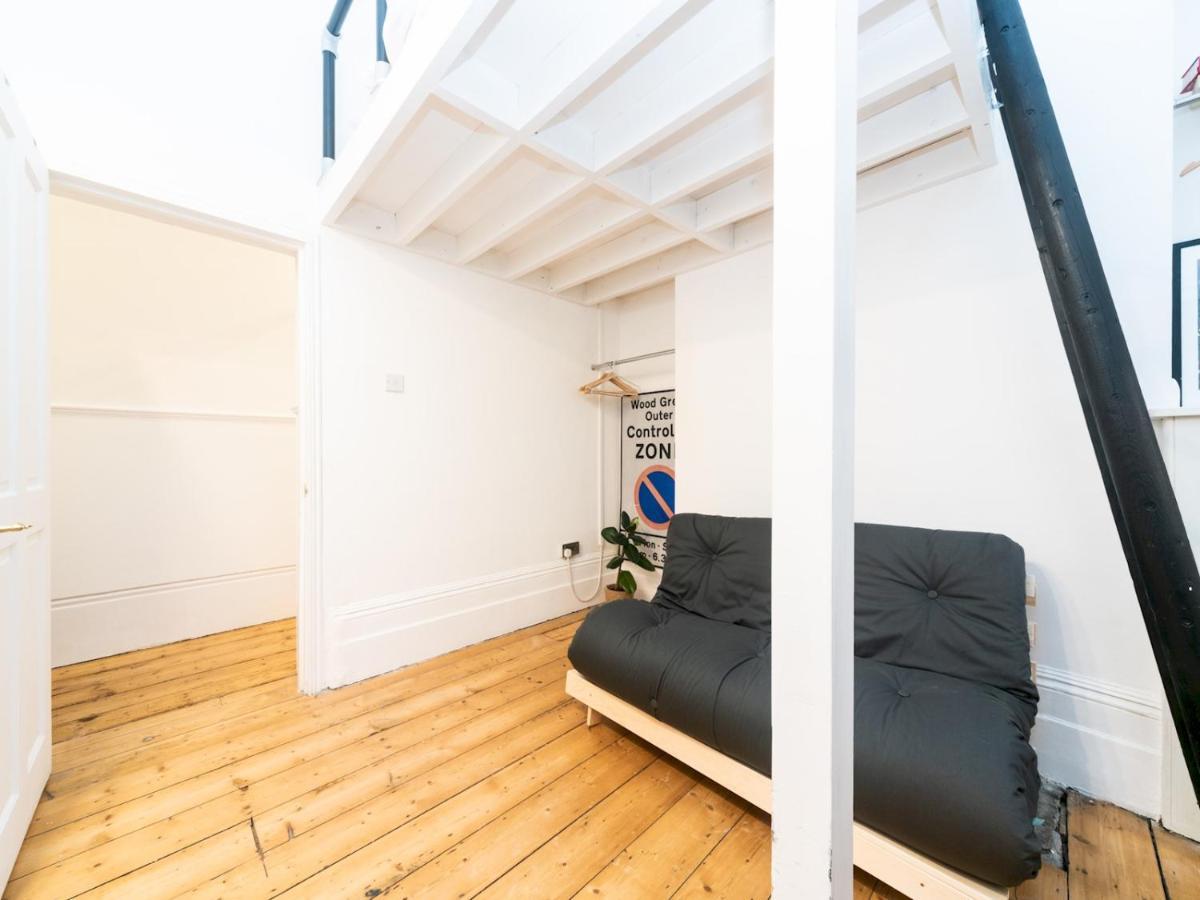 Pass The Keys Rustic And Quirky Flat In Charming Charlton Village Londra Esterno foto