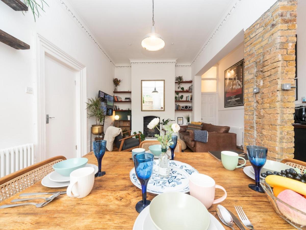 Pass The Keys Rustic And Quirky Flat In Charming Charlton Village Londra Esterno foto