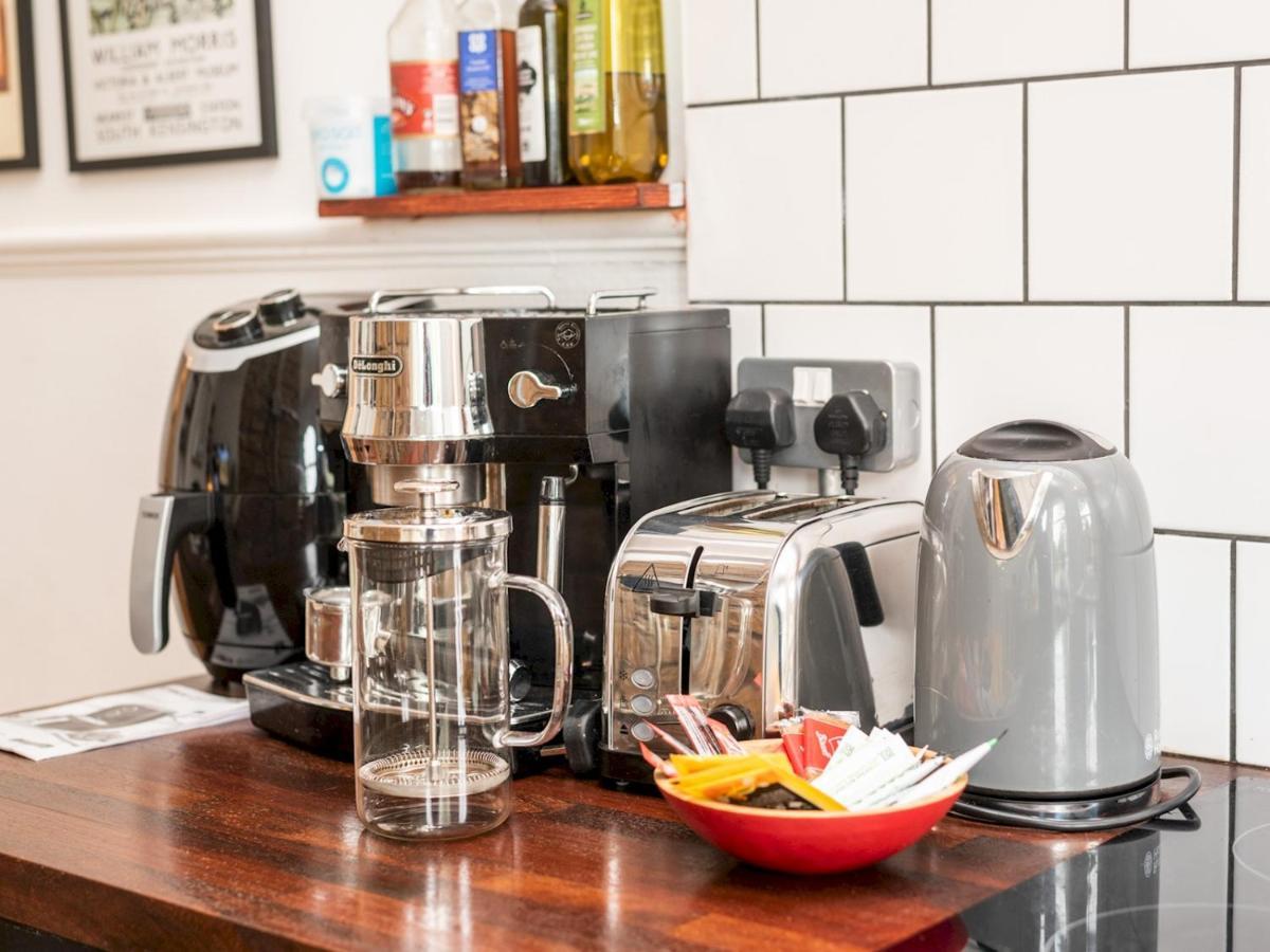 Pass The Keys Rustic And Quirky Flat In Charming Charlton Village Londra Esterno foto