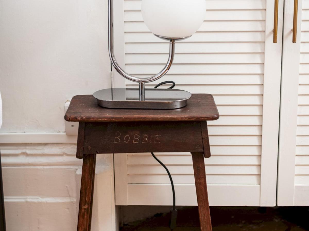 Pass The Keys Rustic And Quirky Flat In Charming Charlton Village Londra Esterno foto