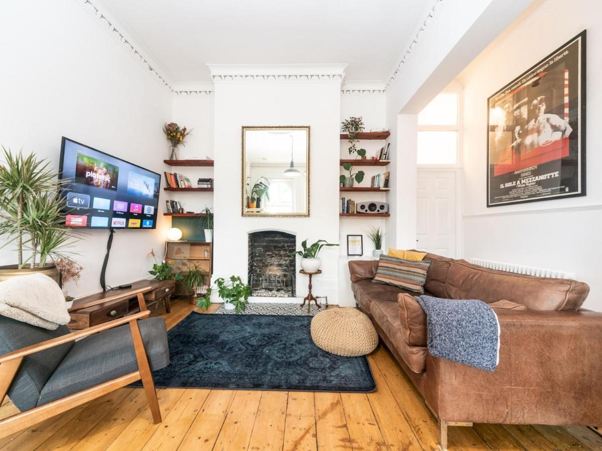 Pass The Keys Rustic And Quirky Flat In Charming Charlton Village Londra Esterno foto