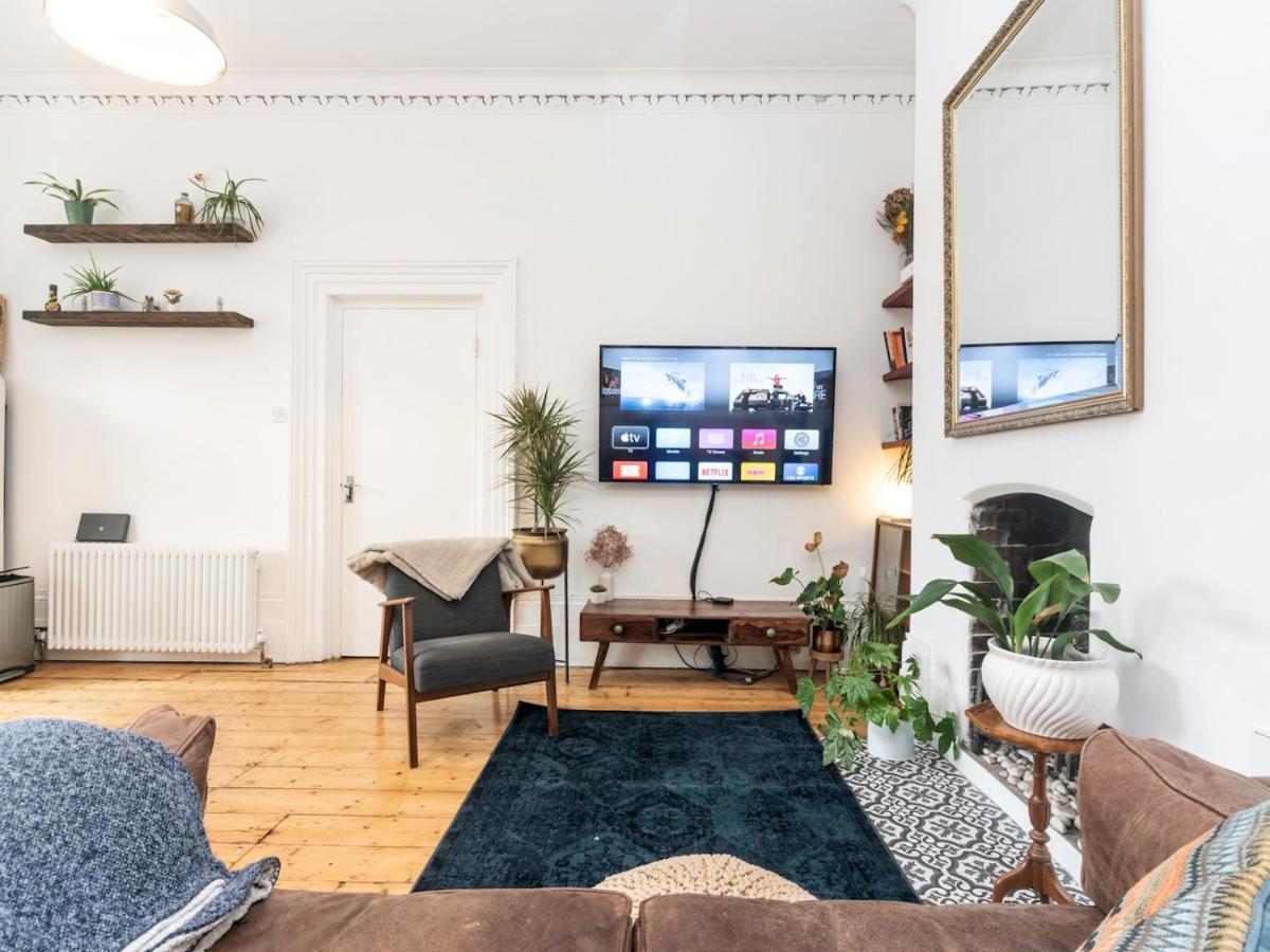 Pass The Keys Rustic And Quirky Flat In Charming Charlton Village Londra Esterno foto