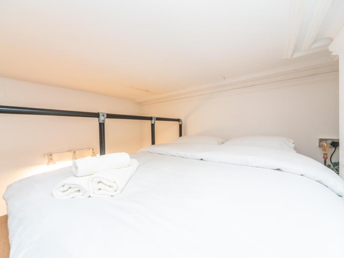Pass The Keys Rustic And Quirky Flat In Charming Charlton Village Londra Esterno foto