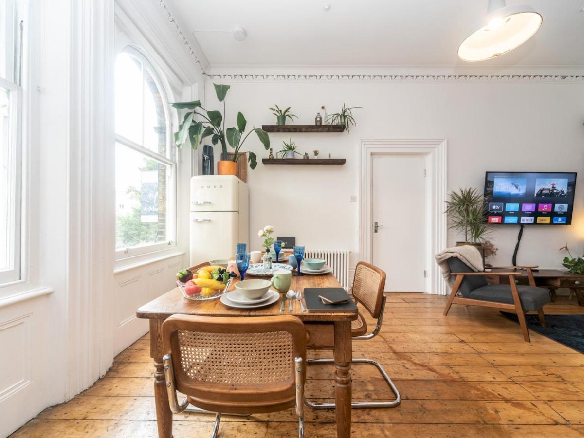 Pass The Keys Rustic And Quirky Flat In Charming Charlton Village Londra Esterno foto