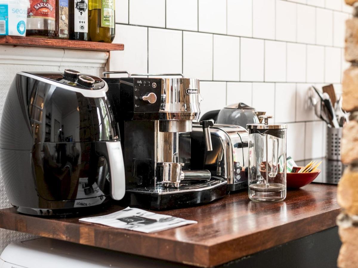 Pass The Keys Rustic And Quirky Flat In Charming Charlton Village Londra Esterno foto