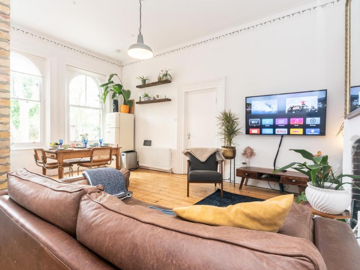 Pass The Keys Rustic And Quirky Flat In Charming Charlton Village Londra Esterno foto
