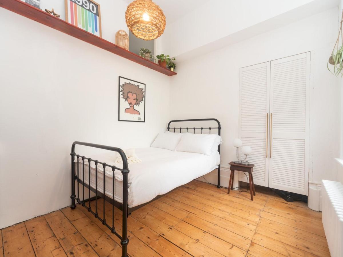Pass The Keys Rustic And Quirky Flat In Charming Charlton Village Londra Esterno foto