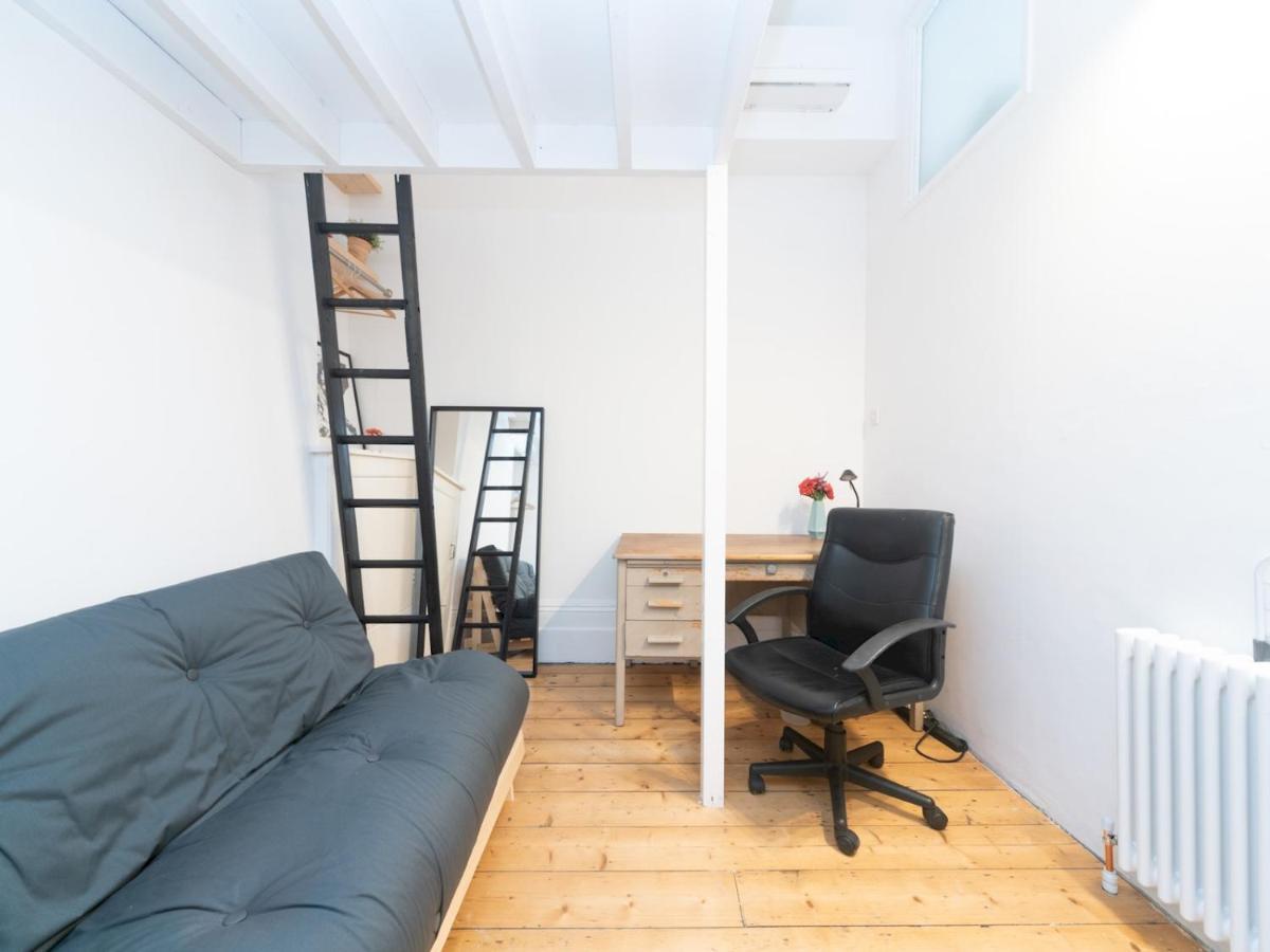 Pass The Keys Rustic And Quirky Flat In Charming Charlton Village Londra Esterno foto
