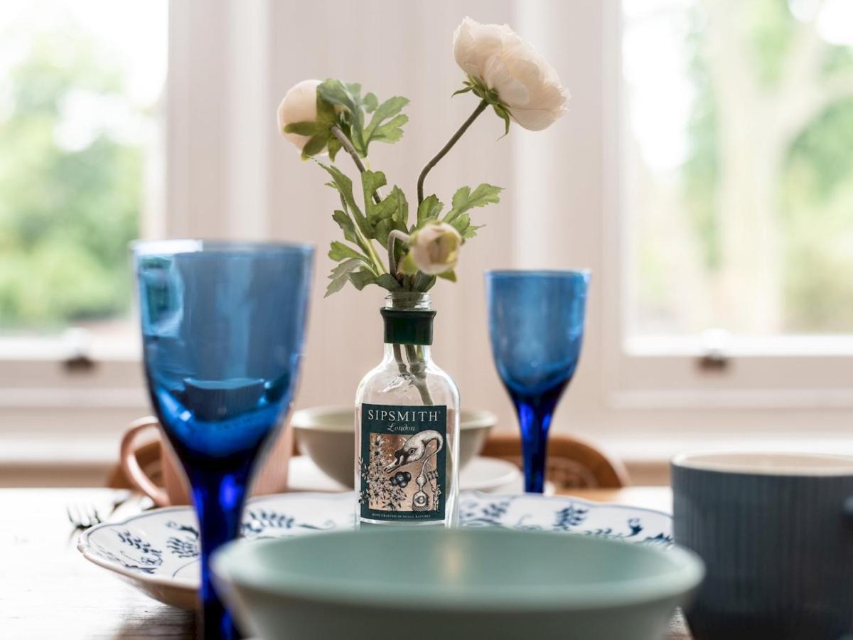 Pass The Keys Rustic And Quirky Flat In Charming Charlton Village Londra Esterno foto