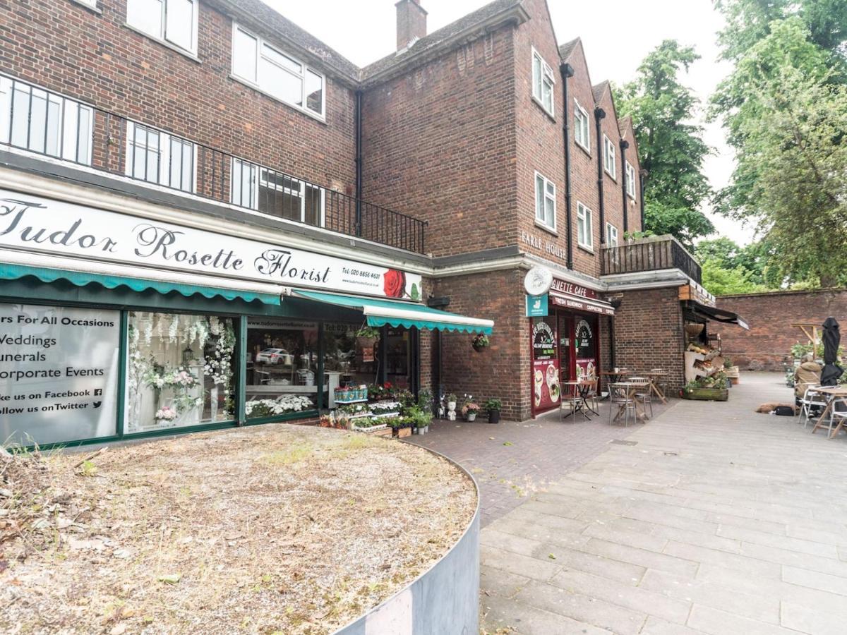 Pass The Keys Rustic And Quirky Flat In Charming Charlton Village Londra Esterno foto