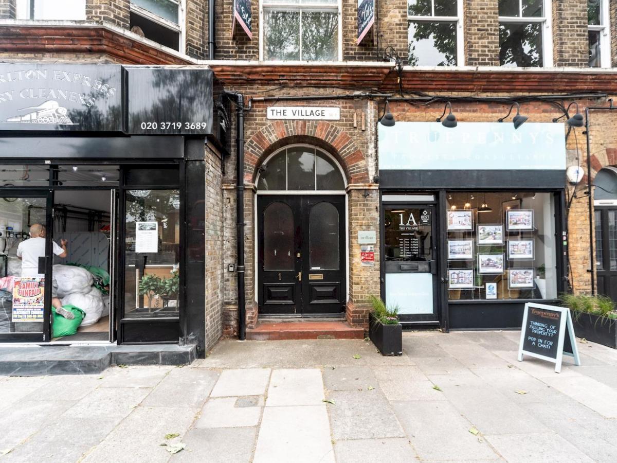 Pass The Keys Rustic And Quirky Flat In Charming Charlton Village Londra Esterno foto