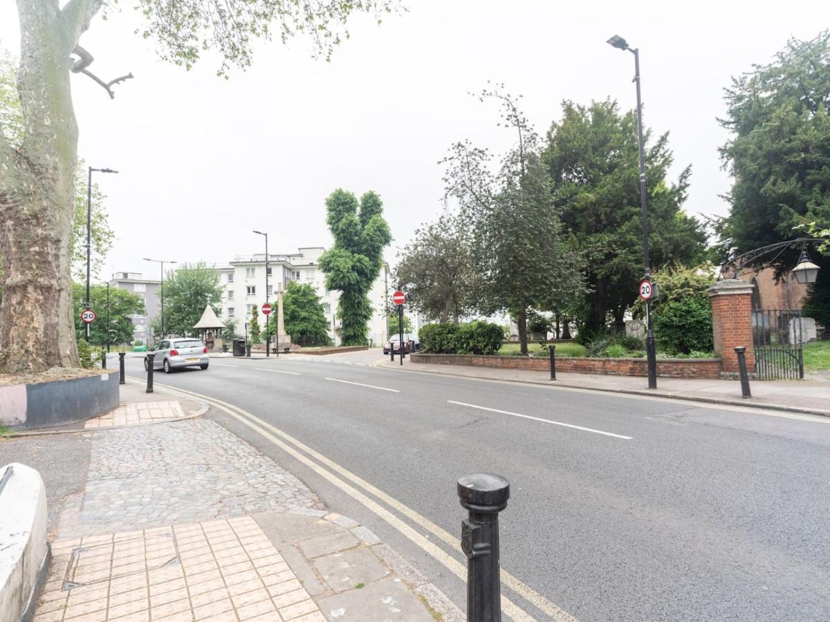 Pass The Keys Rustic And Quirky Flat In Charming Charlton Village Londra Esterno foto