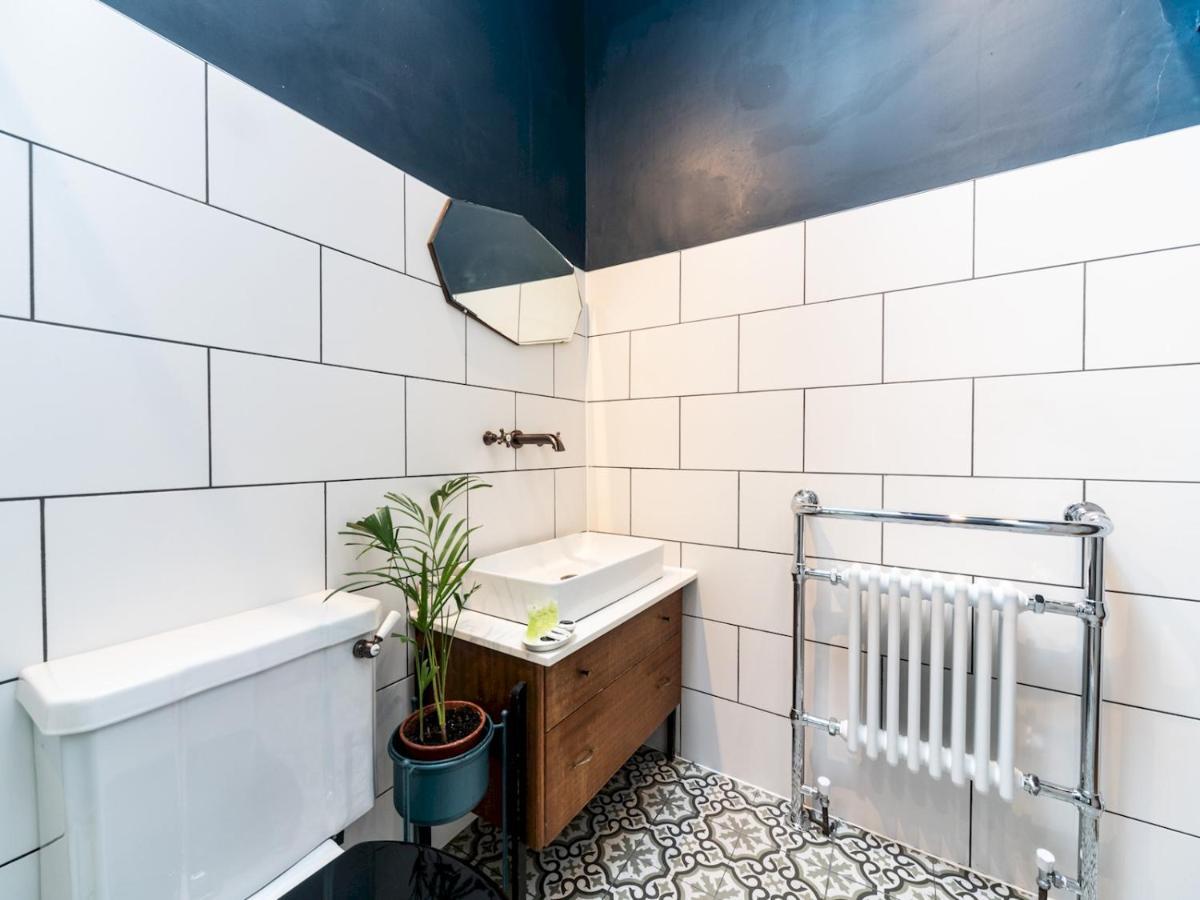 Pass The Keys Rustic And Quirky Flat In Charming Charlton Village Londra Esterno foto