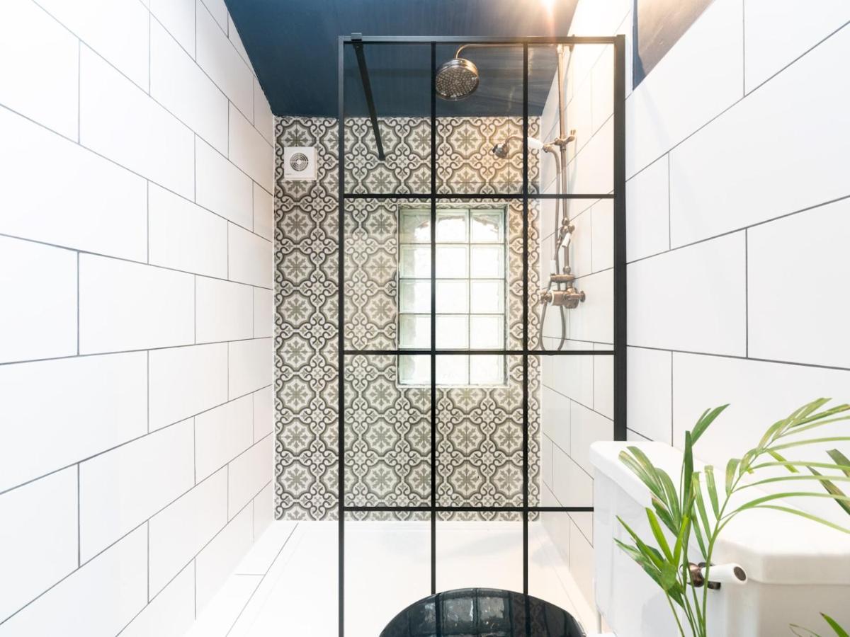 Pass The Keys Rustic And Quirky Flat In Charming Charlton Village Londra Esterno foto