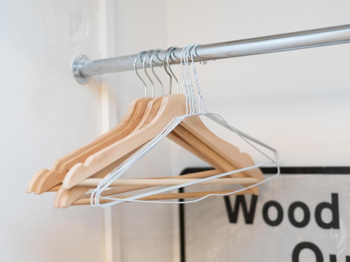 Pass The Keys Rustic And Quirky Flat In Charming Charlton Village Londra Esterno foto