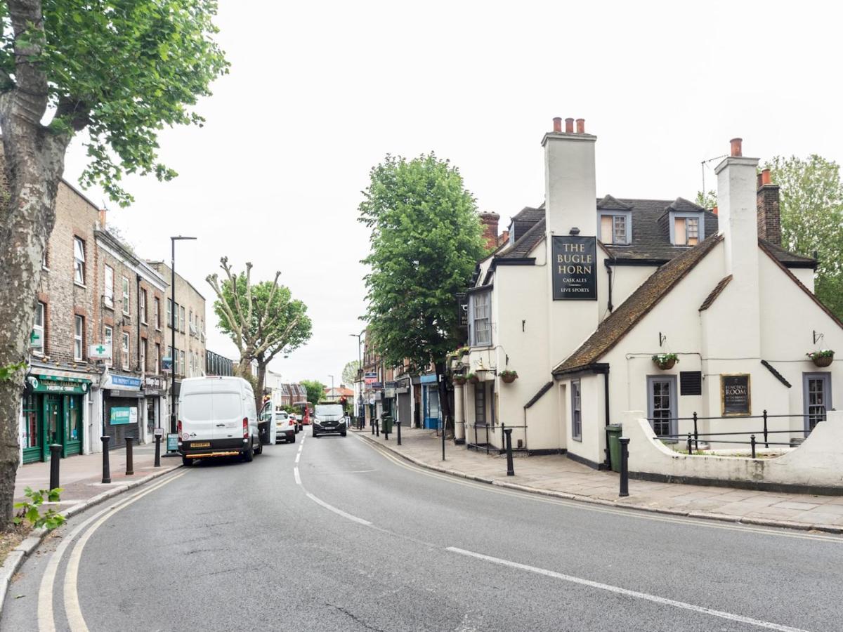 Pass The Keys Rustic And Quirky Flat In Charming Charlton Village Londra Esterno foto